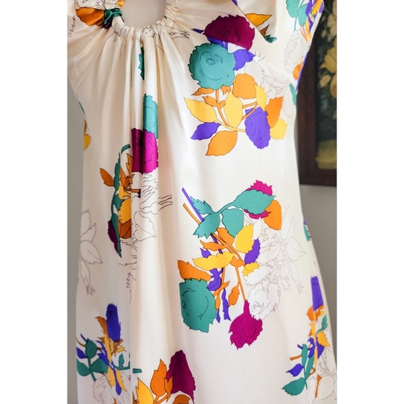 70s Satin Floral Winged Collar Keyhole Bust 1970s Handmade Vintage Maxi Dress - Picture 4 of 15